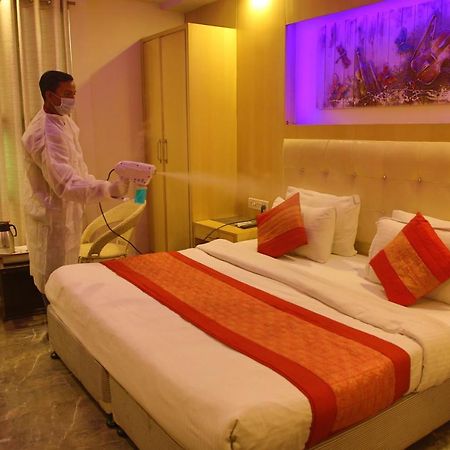 Hotel Shelton Nowe Delhi Zewnętrze zdjęcie