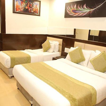Hotel Shelton Nowe Delhi Zewnętrze zdjęcie