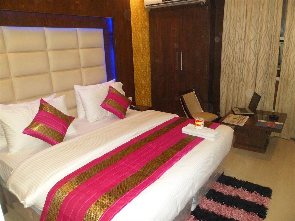 Hotel Shelton Nowe Delhi Zewnętrze zdjęcie