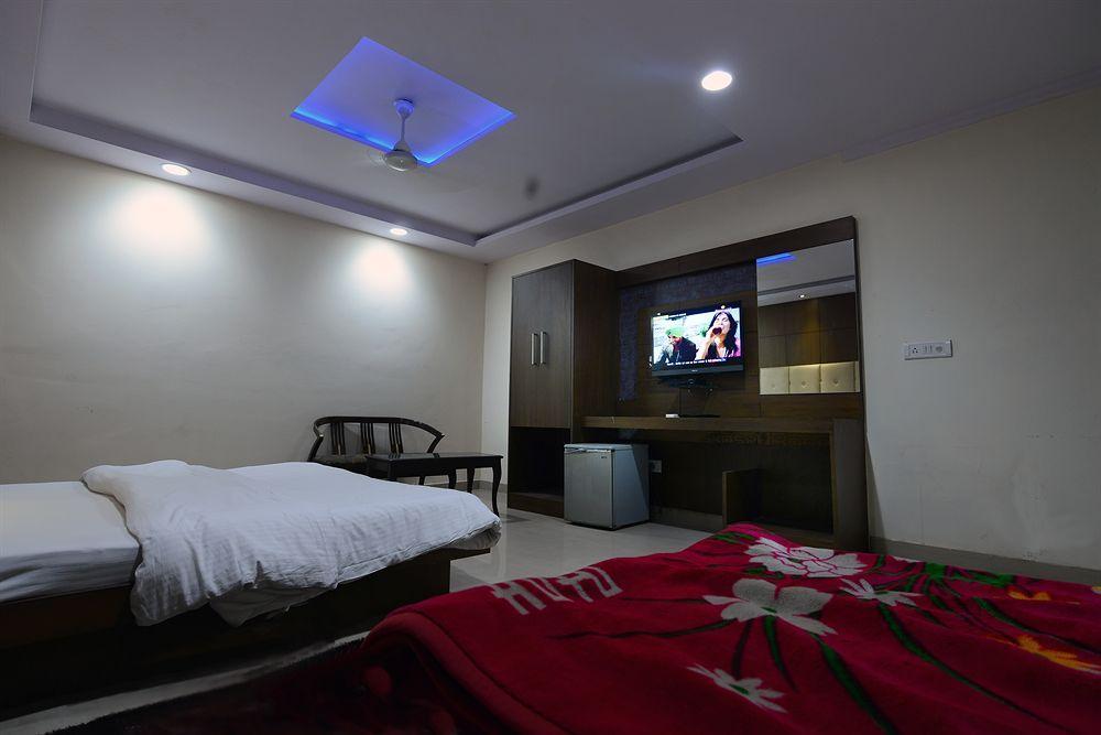 Hotel Shelton Nowe Delhi Zewnętrze zdjęcie