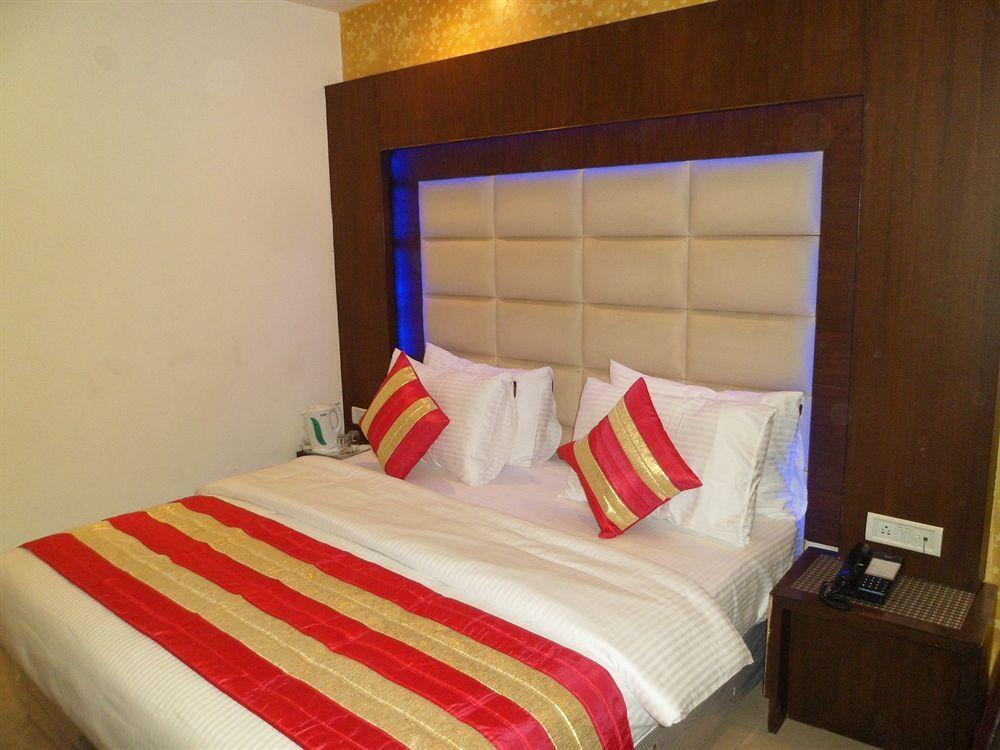 Hotel Shelton Nowe Delhi Zewnętrze zdjęcie