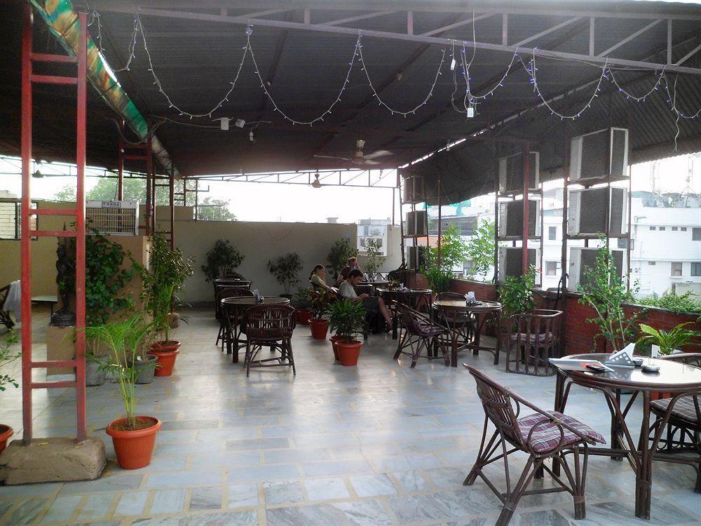 Hotel Shelton Nowe Delhi Zewnętrze zdjęcie