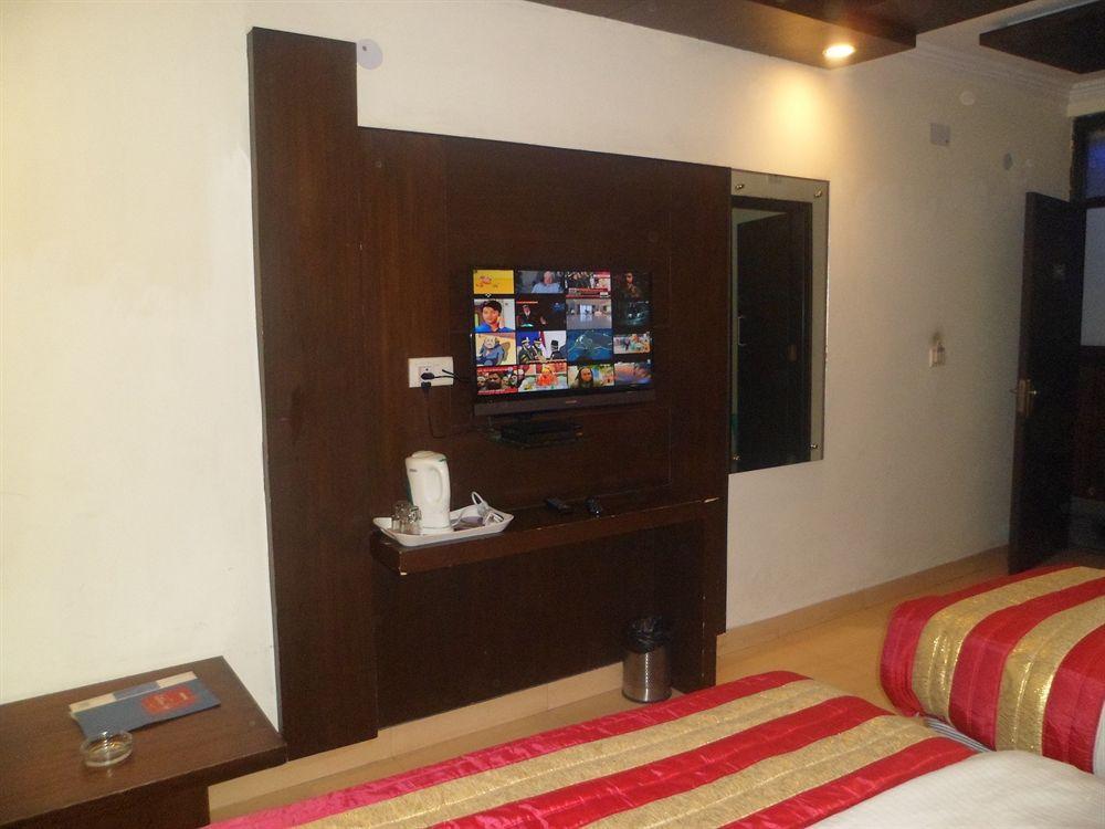 Hotel Shelton Nowe Delhi Zewnętrze zdjęcie