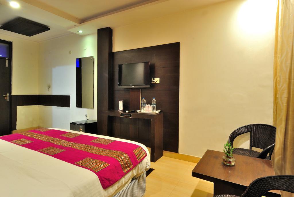Hotel Shelton Nowe Delhi Zewnętrze zdjęcie