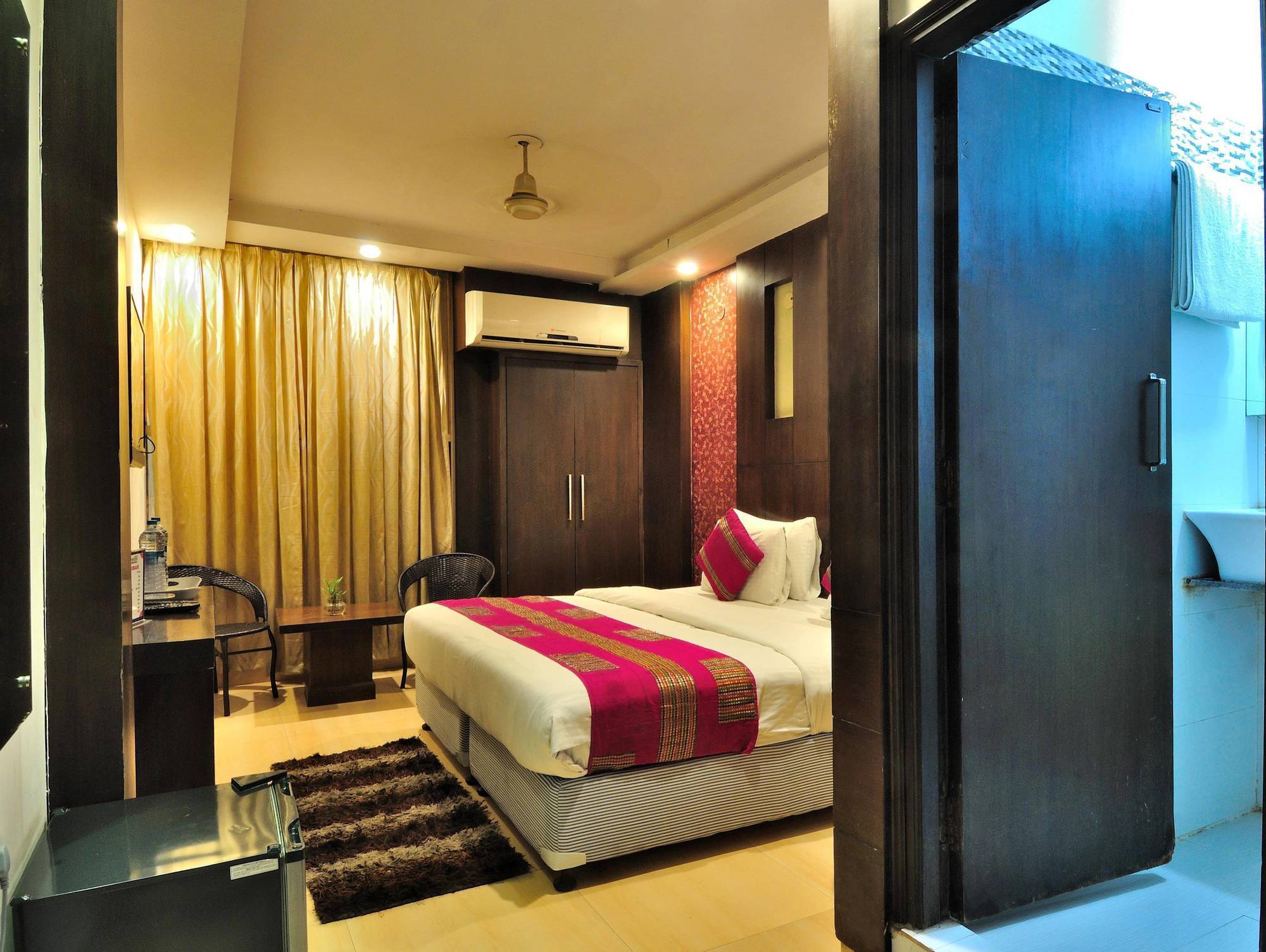 Hotel Shelton Nowe Delhi Zewnętrze zdjęcie