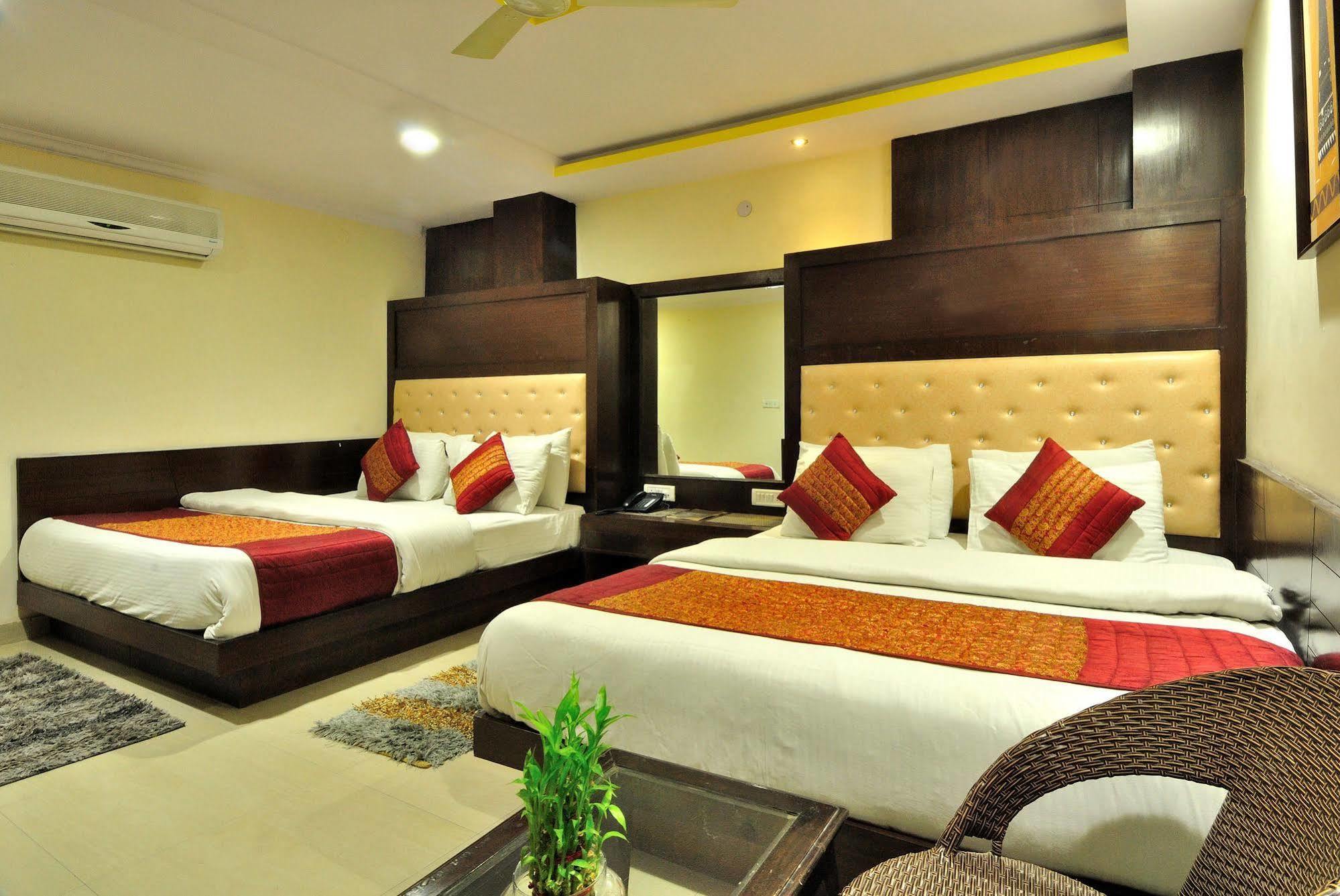 Hotel Shelton Nowe Delhi Zewnętrze zdjęcie