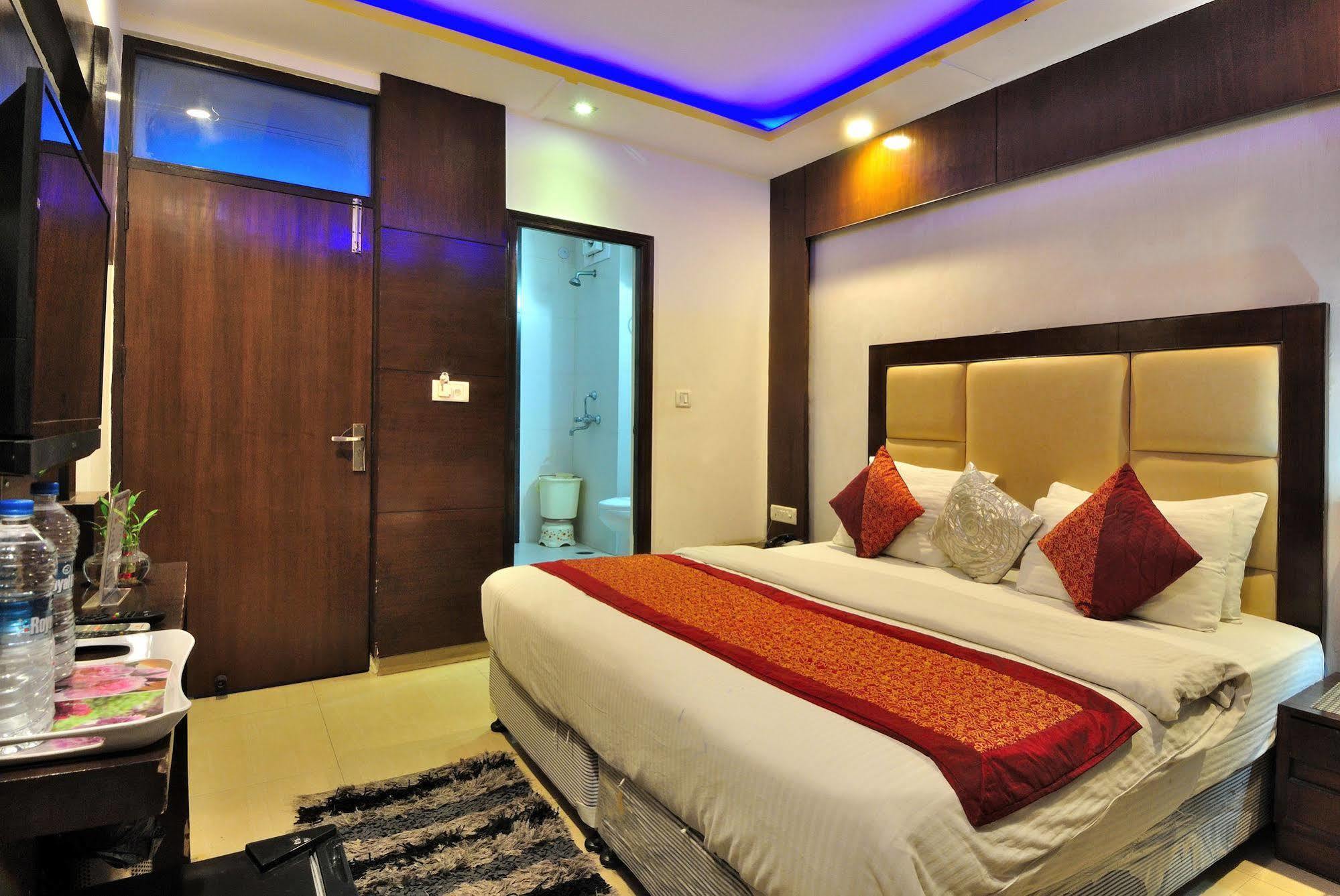 Hotel Shelton Nowe Delhi Zewnętrze zdjęcie