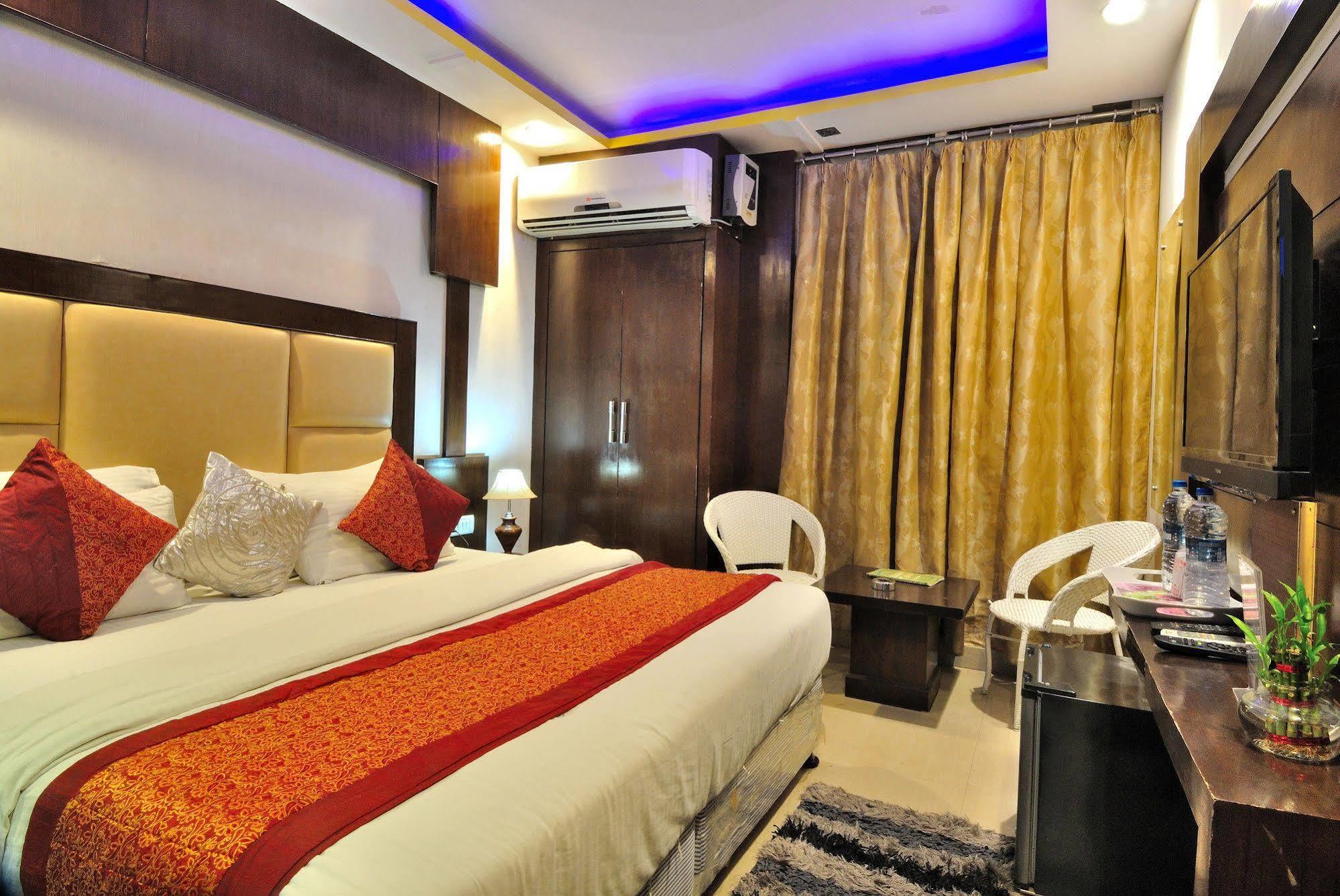 Hotel Shelton Nowe Delhi Zewnętrze zdjęcie