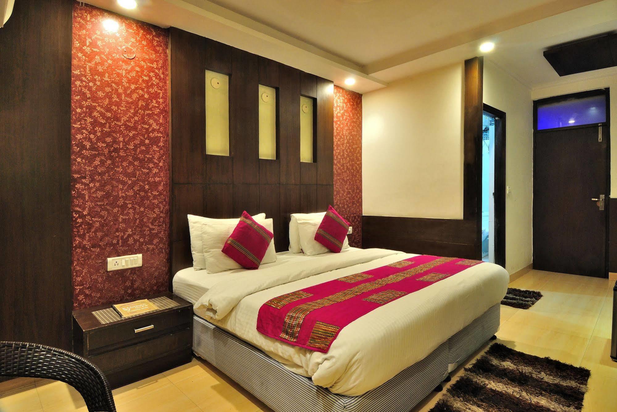 Hotel Shelton Nowe Delhi Zewnętrze zdjęcie
