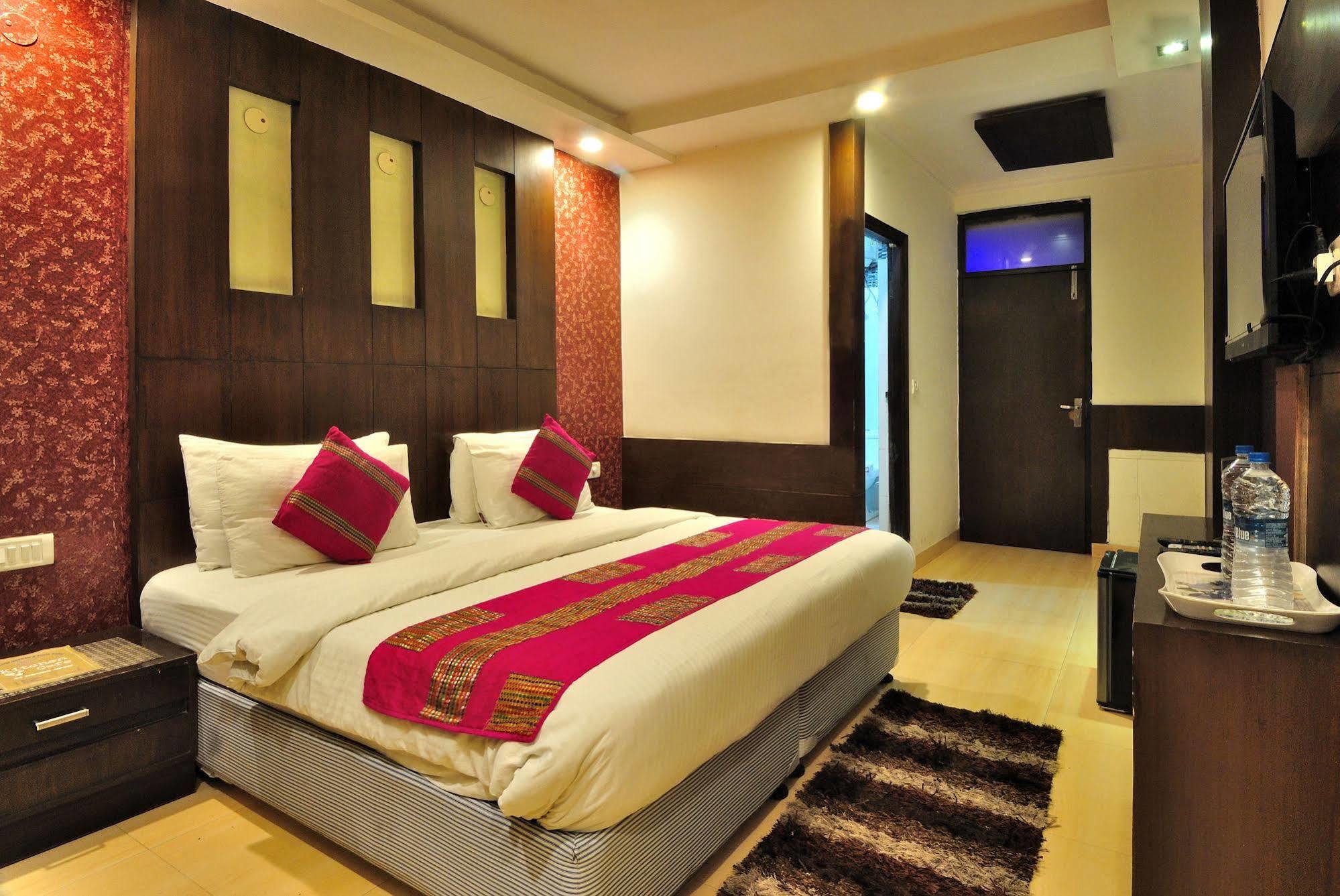 Hotel Shelton Nowe Delhi Zewnętrze zdjęcie