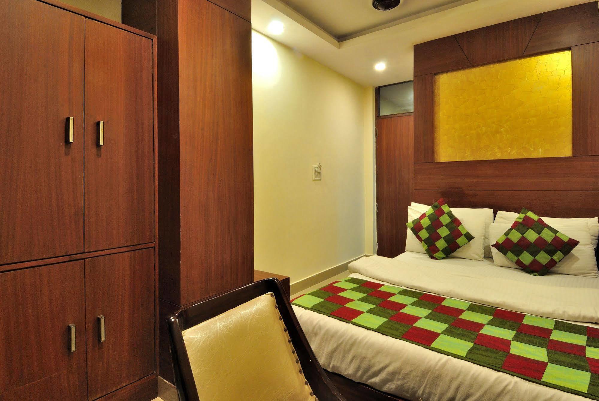 Hotel Shelton Nowe Delhi Zewnętrze zdjęcie