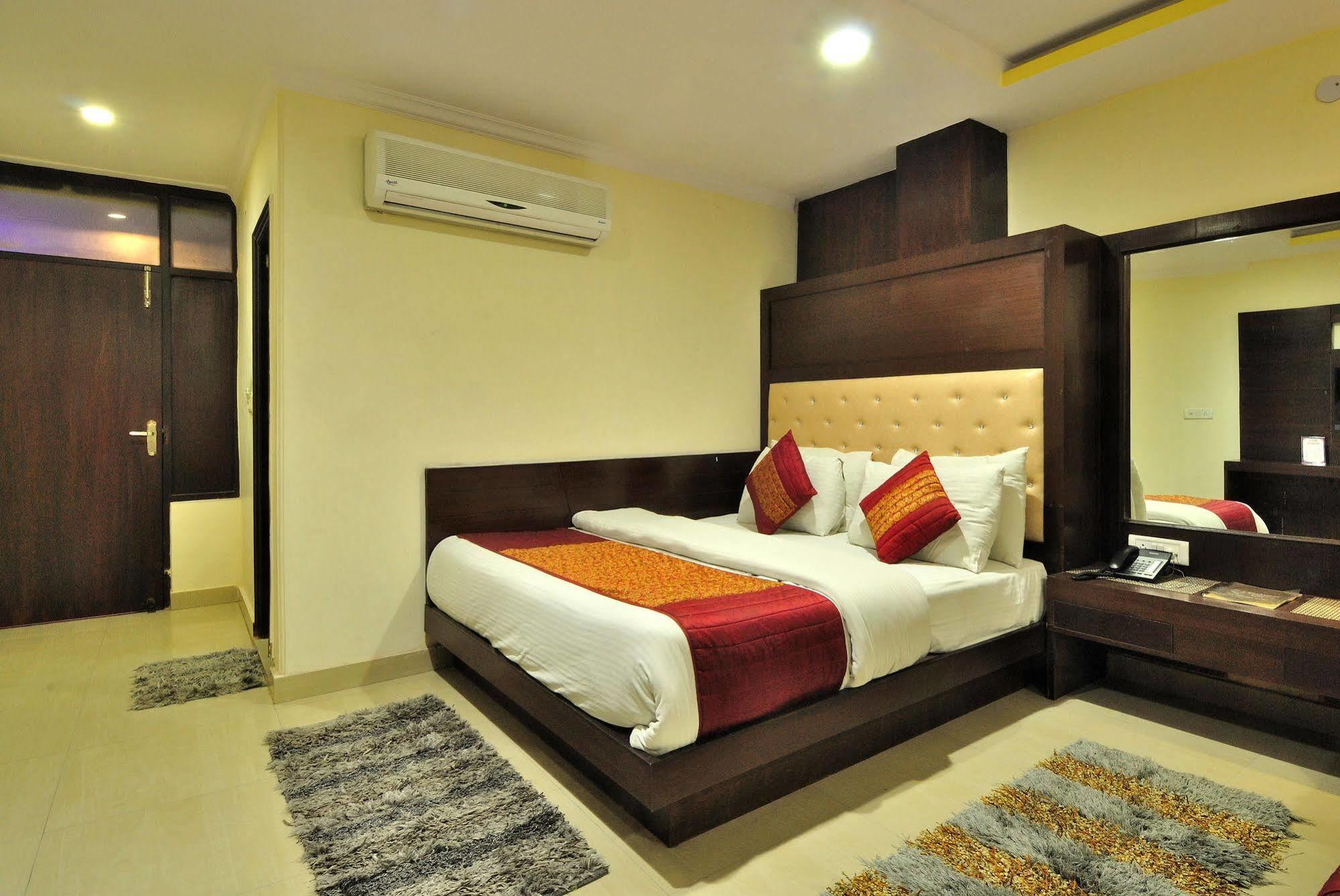 Hotel Shelton Nowe Delhi Zewnętrze zdjęcie