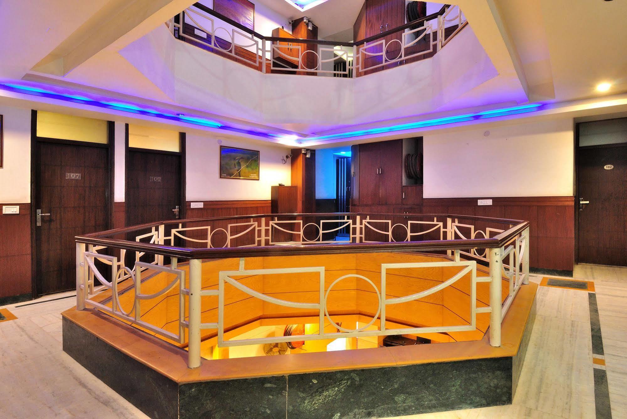 Hotel Shelton Nowe Delhi Zewnętrze zdjęcie