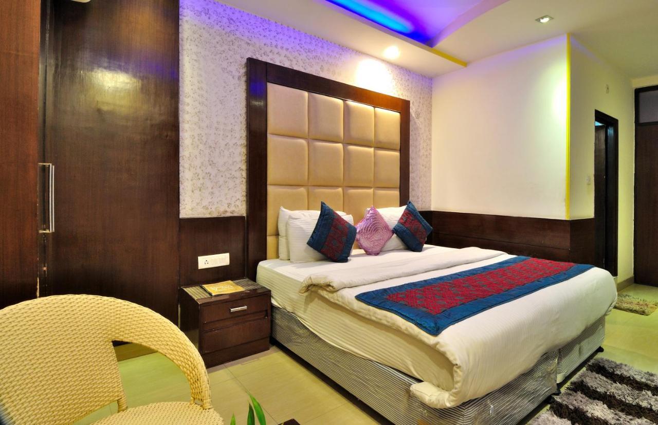 Hotel Shelton Nowe Delhi Zewnętrze zdjęcie