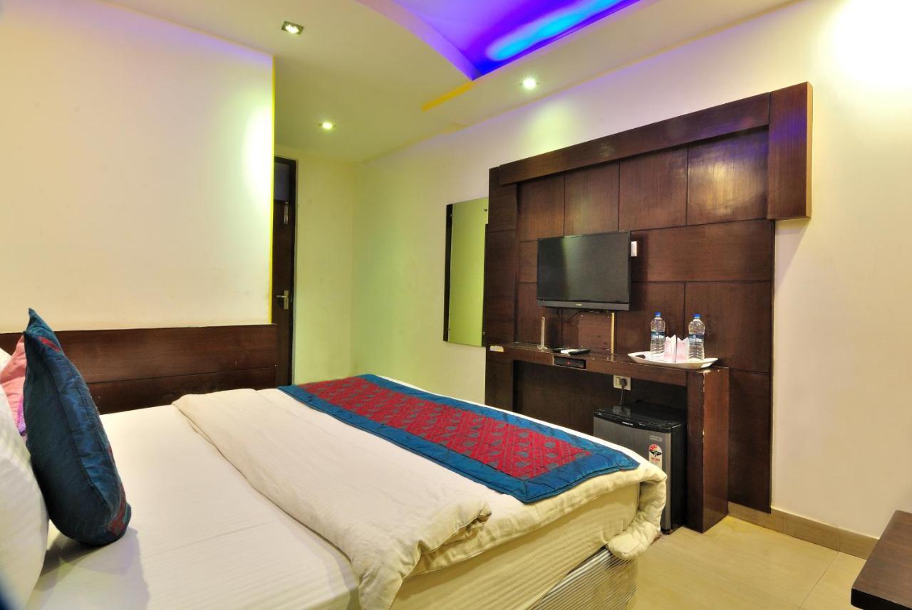 Hotel Shelton Nowe Delhi Zewnętrze zdjęcie