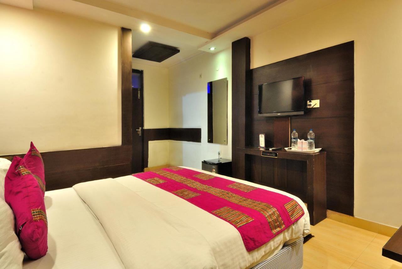 Hotel Shelton Nowe Delhi Zewnętrze zdjęcie
